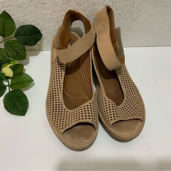Clarks Reedly Waylin Leather Strap Wedges Heels Sandals 10W - Picture 2 of 10